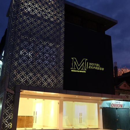 M Hotel Express 索龙 外观 照片